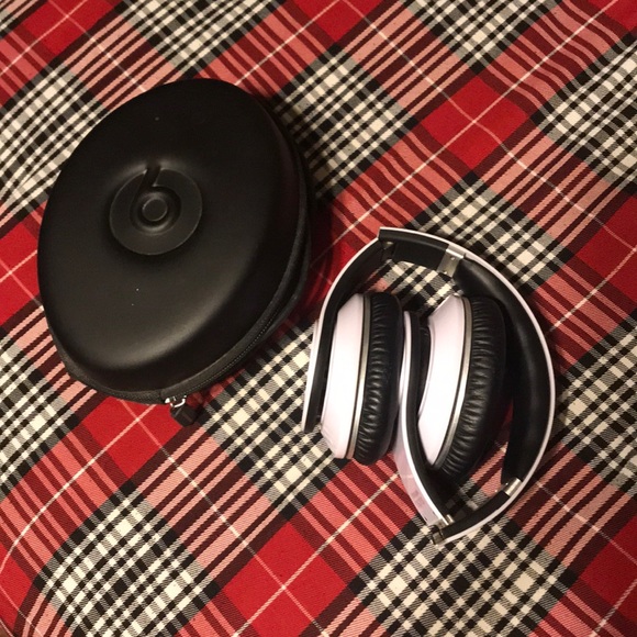 Beats Studio Wireless. - Picture 1 of 5